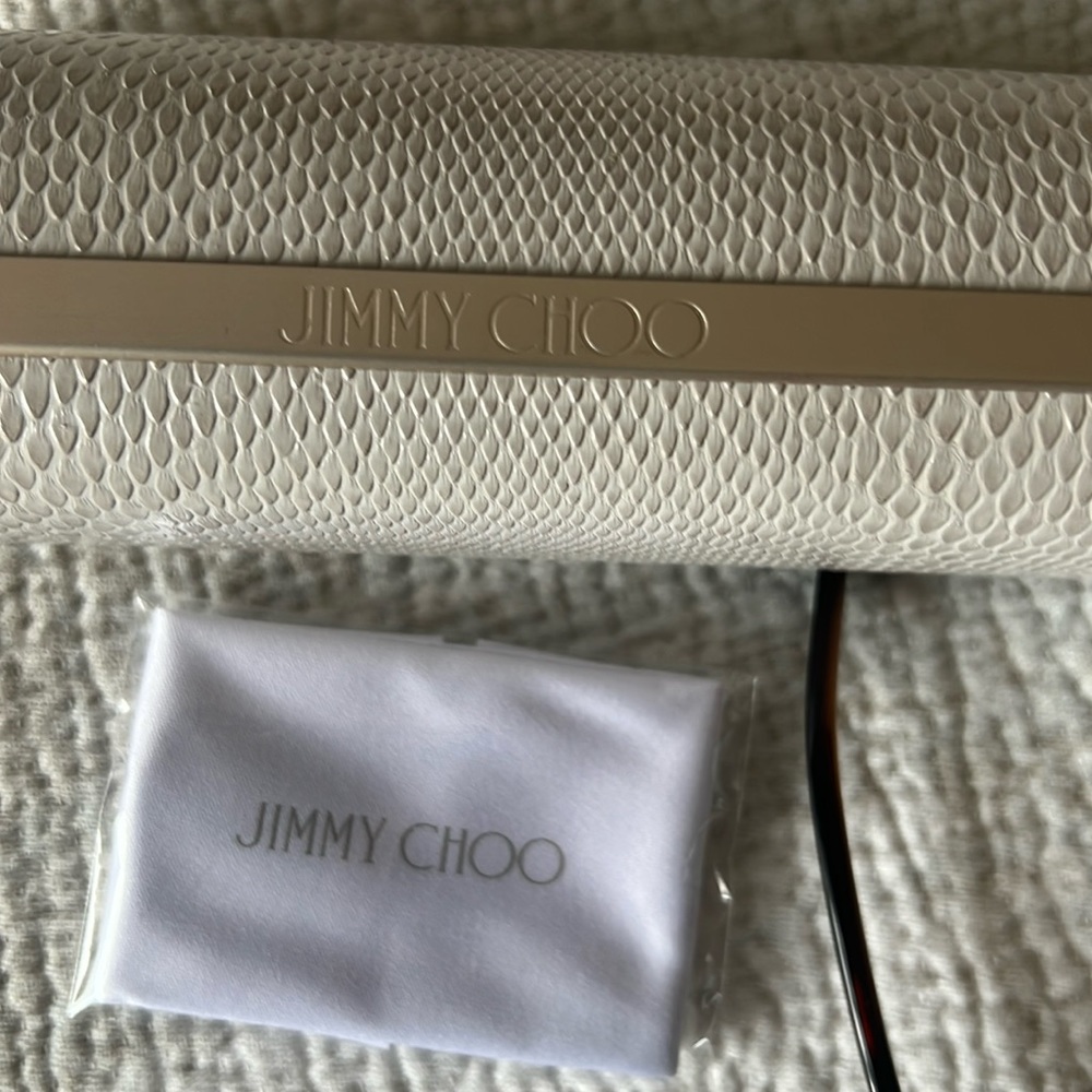It’s a beautiful glassware.  Brand new. Never been wear.  Made in Italy.